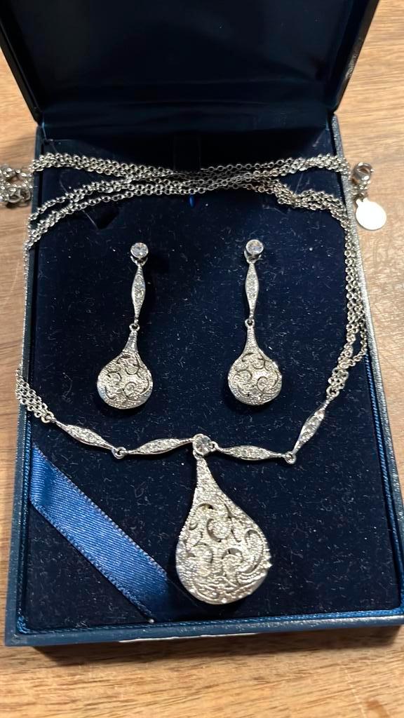 Mooie sieradenset met kristal Art de France, Sieraden, Tassen en Uiterlijk, Kettingen, Nieuw, Overige materialen, Zilver, Met kristal