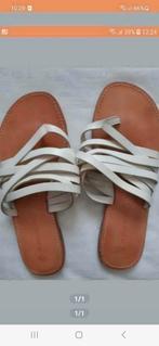 Mooie witleren slippertjes 38 bijenkorf, Ophalen of Verzenden, Nieuw