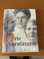 Boek: DRIE VORSTINNEN, Verzamelen, Koninklijk Huis en Royalty, Ophalen of Verzenden, Zo goed als nieuw, Nederland, Tijdschrift of Boek