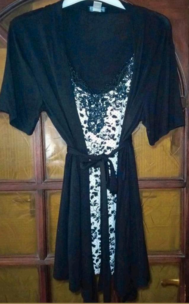 Leuke zomers tuniek 2 in 1(vestje & singlet) mt L, Kleding | Dames, Blouses en Tunieken, Zo goed als nieuw, Maat 42/44 (L), Zwart
