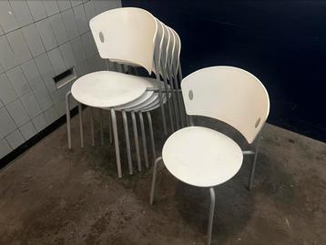 Stapelbare stoelen 6st beschikbaar voor biedingen