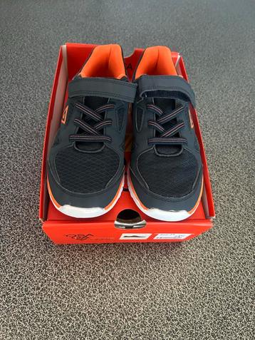 Osaga Sportschoenen Maat 38 beschikbaar voor biedingen