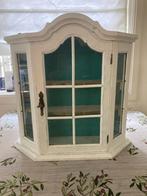 Brocante hang vitrine kastje wit geschilderd, Ophalen, Met plank(en), Gebruikt, Brocante vintage