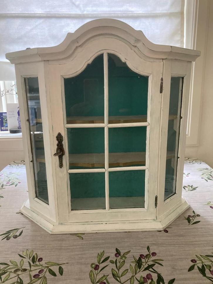 Brocante hang vitrine kastje wit geschilderd, Huis en Inrichting, Kasten | Vitrinekasten, Gebruikt, Minder dan 100 cm, 50 tot 100 cm