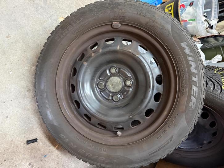Pirelli Winterbanden auto 175/65/15, Auto diversen, Auto-accessoires, Gebruikt, Ophalen