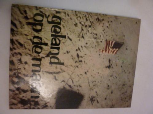 Tj.E. de Vries - Geland op de maan, Boeken, Wetenschap, Zo goed als nieuw, Verzenden