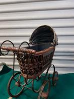 Kinder poppen wagen, antiek, metalen frame met sierlijk ijze, Verzamelen, Retro, Ophalen of Verzenden