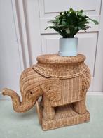 Vintage 70s rieten rotan olifant als bijzettafeltje, Huis en Inrichting, Tafels | Bijzettafels, 45 tot 60 cm, Overige materialen