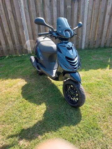 Zip 125cc 4t  lc  full options  beschikbaar voor biedingen