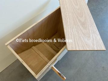 Broedblokken | nestkasten | Schuinbroedblok lories , etc beschikbaar voor biedingen