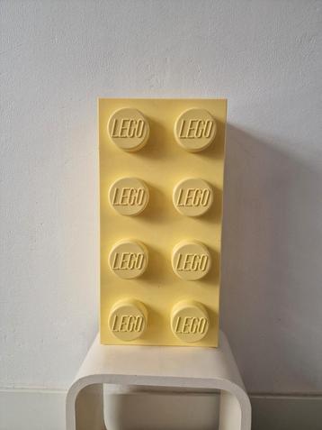 Gele LEGO Opbergsteen 8 Noppen beschikbaar voor biedingen