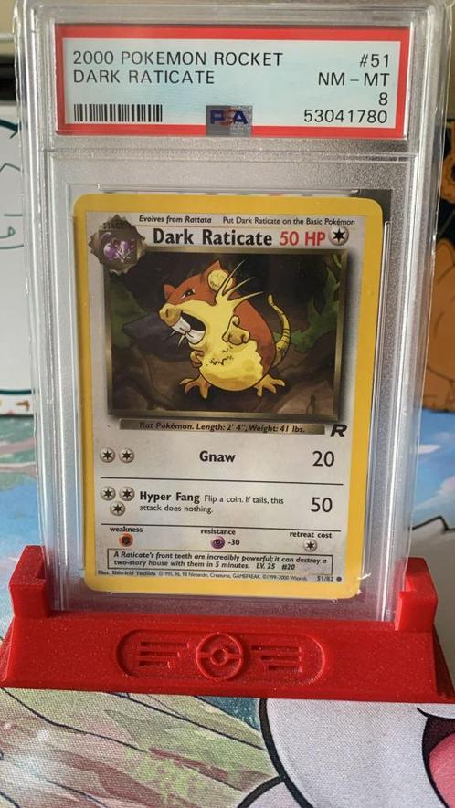 PSA Graded Dark Raticate Cijfer 8, Hobby en Vrije tijd, Verzamelkaartspellen | Pokémon, Nieuw, Losse kaart, Ophalen