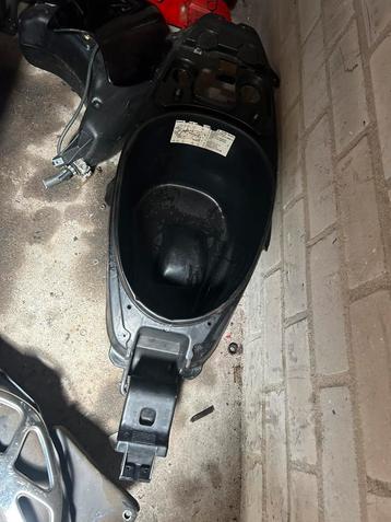 Aprilia sr 50 onderdelen beschikbaar voor biedingen