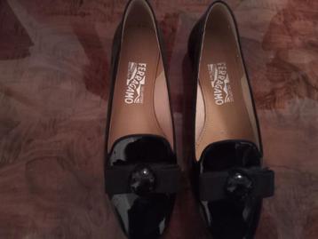 Echte Italiaans Ballerinas Ferragamo Salvator      beschikbaar voor biedingen