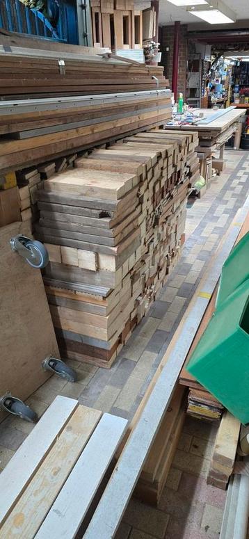 1 echte kuub kachelhout beschikbaar voor biedingen