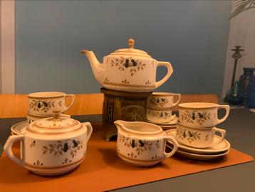 Theeservies Jugendstil Arnhem plateel 1915 Fayencefabriek beschikbaar voor biedingen