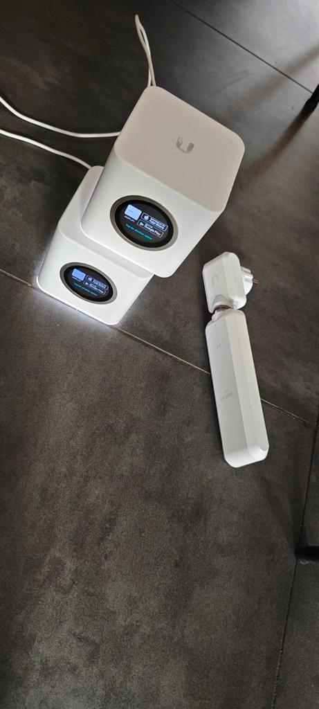 Ubiquiti Amplifi Wifi Mesh Router, Computers en Software, Routers en Modems, Gebruikt, Router, Ophalen of Verzenden