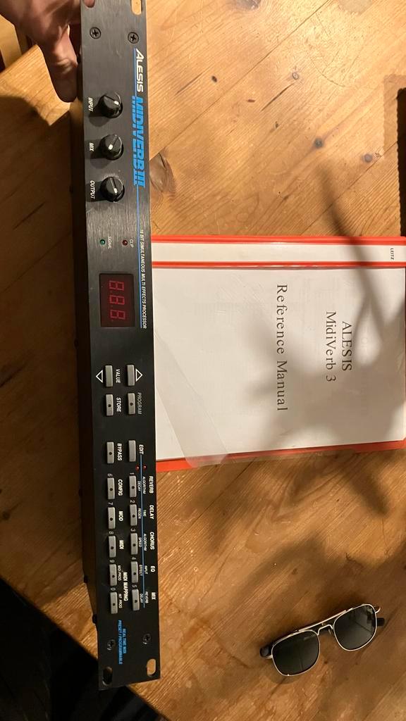 Alesis Midiverb 3 - Vintage Effectprocessor (1989), Muziek en Instrumenten, Effecten, Zo goed als nieuw, Chorus, Delay of Echo