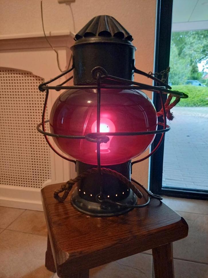 Oude Stormlamp met Rode Glasbol, Antiek en Kunst, Antiek | Lampen, Ophalen
