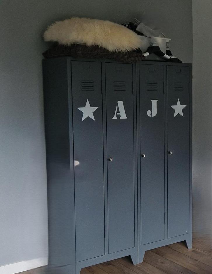 Stoere kledingkast voor de kinderkamer! Vintage lockerkast!, Kinderen en Baby's, Kinderkamer | Commodes en Kasten, Gebruikt, Kast