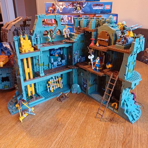 Mega construx MOTU castle grayskull met 6 figuren, Kinderen en Baby's, Speelgoed | Bouwstenen, Zo goed als nieuw, Overige merken