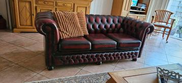 CHESTERFIELD BANK 2 en 2,5 zits + voetenbankje  beschikbaar voor biedingen