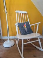 Schommelstoel wit vintage spijlen tipiovaara, Huis en Inrichting, Stoelen, Ophalen, Gebruikt