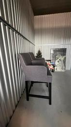 Set van 2 grijze barkrukken met armleuning, Huis en Inrichting, Barkrukken, Ophalen, Met voetsteun, 60 tot 90 cm, Zo goed als nieuw