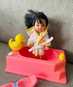 Shelly in bad Barbie met accessoires, Kinderen en Baby's, Speelgoed | Poppen, Ophalen of Verzenden, Gebruikt, Babypop