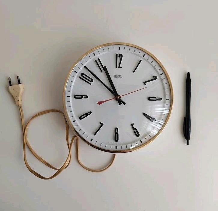 60s Metamec vintage wandklok wit, zwart & messing, Verzamelen, Retro, Huis en Inrichting, Ophalen of Verzenden
