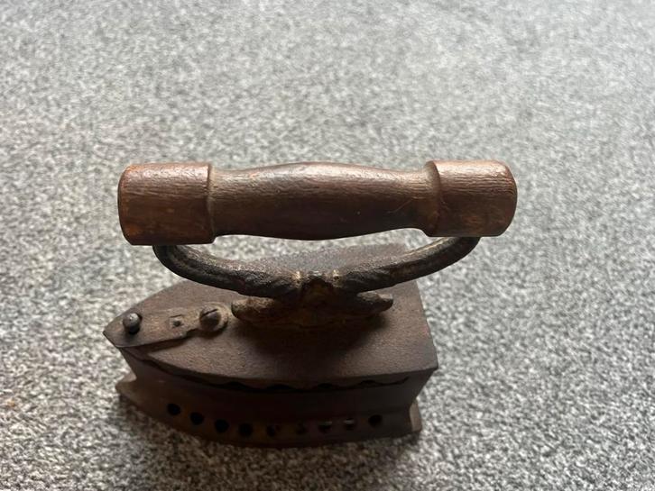 Antiek Strijkijzer met Houten Handvat, Antiek en Kunst, Antiek | Emaille, Ophalen of Verzenden