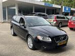 Volvo V70 2.5T 231pk Aut 5 Cilinder Momentum Model '12, Euro 5, Beige, Startonderbreker, Leder en Stof
