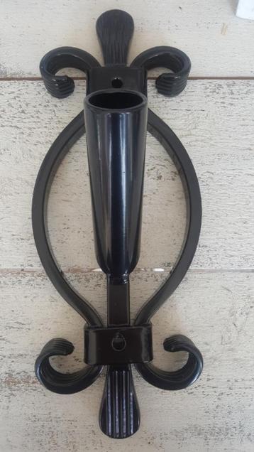 vlaggenstokhouder smeedijzer beschikbaar voor biedingen