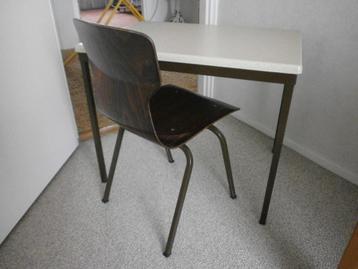 Leerling set van tafel met stoel van het merk Eromes beschikbaar voor biedingen