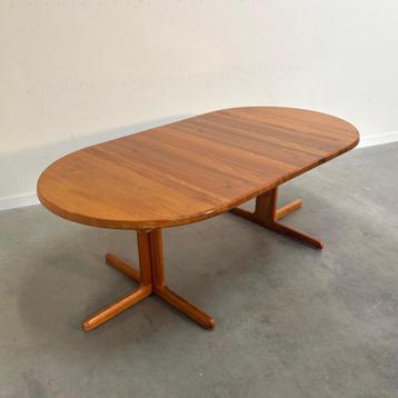 Deense teak eettafel jaren 60 70 rond ovaal vintage beschikbaar voor biedingen