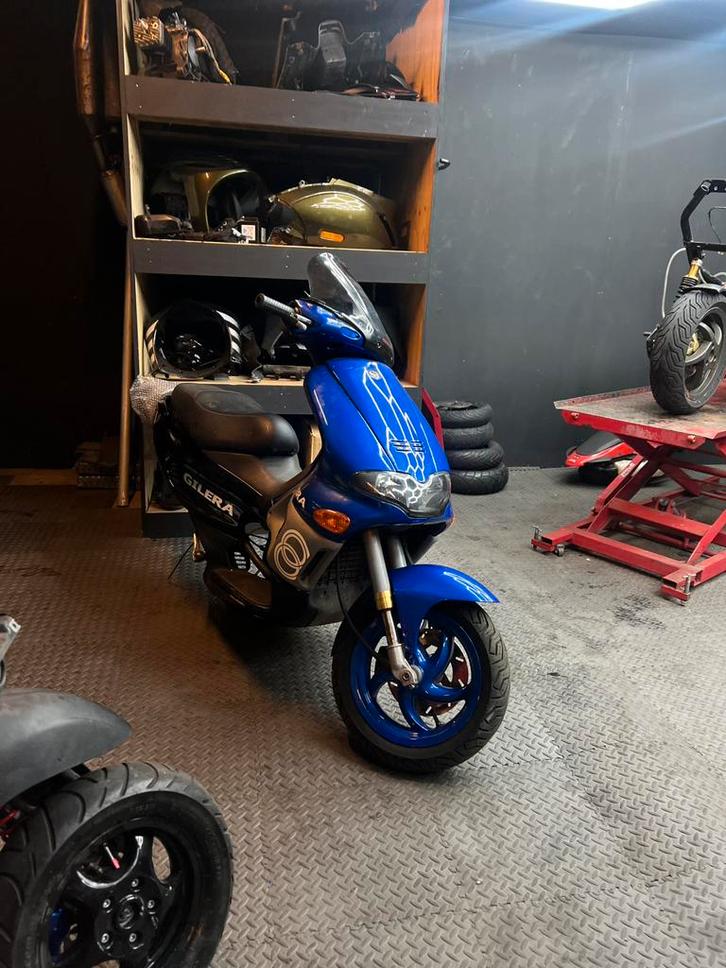 Runner Brom, Swingarm, Fietsen en Brommers, Scooters | Piaggio, Zo goed als nieuw, Overige modellen, Ophalen of Verzenden