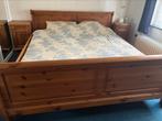 Kingsize bed met nachtkastjes en matrassen, Ophalen of Verzenden, Zo goed als nieuw, Tweepersoons