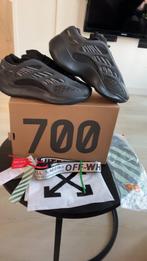 Yeezy 700 V3 Zwart - Topconditie!, Kleding | Heren, Schoenen, Verzenden, Zwart, Yeezy, Sneakers of Gympen