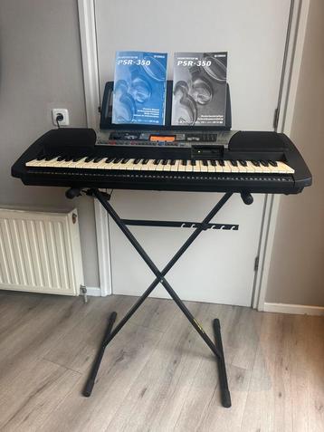 Yamaha PSR-350 keyboard + standaard + lesboeken beschikbaar voor biedingen
