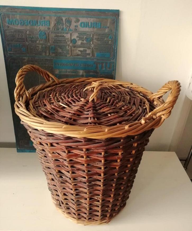Rieten flessenmand met deksel riet mand rond handvaten, Antiek en Kunst, Curiosa en Brocante, Ophalen of Verzenden