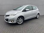 Toyota Yaris 1.0 VVT-i Comfort 2012 met 28000 km !, Stof, Gebruikt, Zwart, Bedrijf