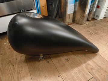 Stretched softail tank beschikbaar voor biedingen