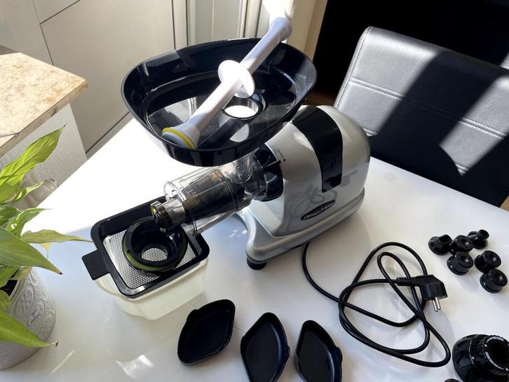 Omega juicers, Witgoed en Apparatuur, Juicers, Zo goed als nieuw, Slowjuicer, Elektrisch, Ophalen of Verzenden