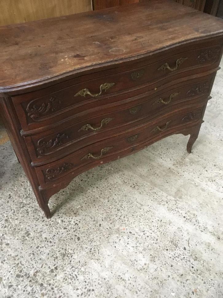 Antieke Franse commode, gebogen,, Antiek en Kunst, Antiek | Meubels | Kasten, Ophalen