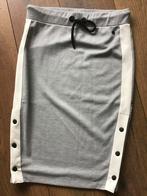 Mooie l.grijze tricot rok( Mt S). Z.g.a.n., Ophalen of Verzenden, Zo goed als nieuw, Maat 38/40 (M), Grijs