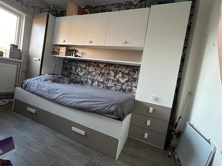 Tienerbed: bed met ombouw kasten, Huis en Inrichting, Slaapkamer | Bedden, Zo goed als nieuw, Eenpersoons, Overige materialen