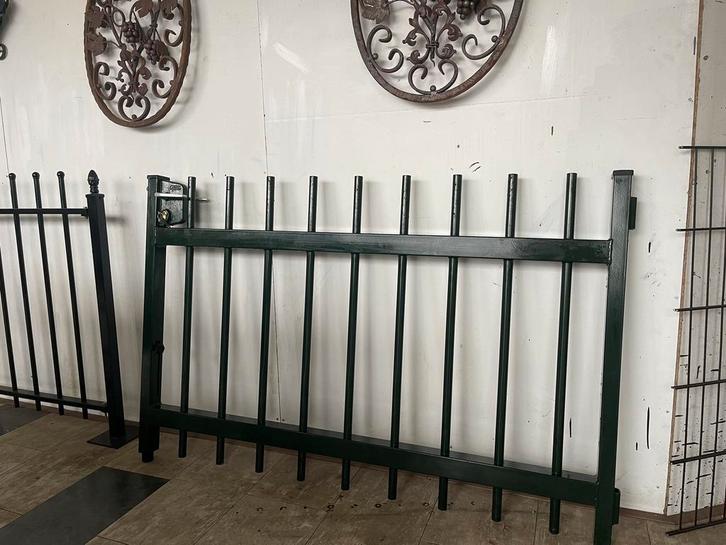 Looppoort 1 .60 breed 1 meter hoog helemaal onderhoudsvrij, Tuin en Terras, Tuinhekken en Hekwerk, Nieuw, Tuinhek, IJzer, Ophalen of Verzenden