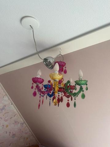 Kleurrijke kinderkamer kroonluchter beschikbaar voor biedingen