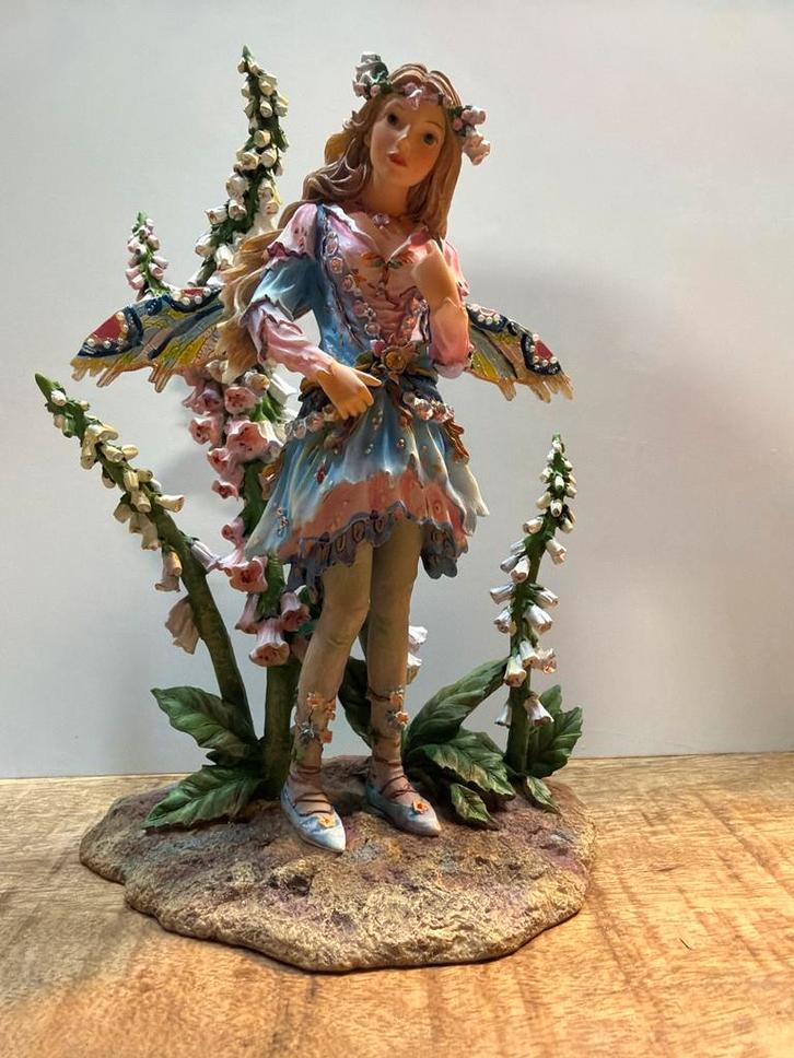Faerie Poppets Fair Foxglove Faerie LP10425, Antiek en Kunst, Kunst | Beelden en Houtsnijwerken, Ophalen of Verzenden