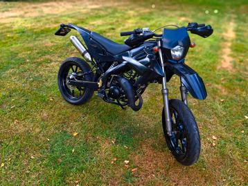 Rieju mrt Black series Bouwjaar 2022 met 8100 km  beschikbaar voor biedingen